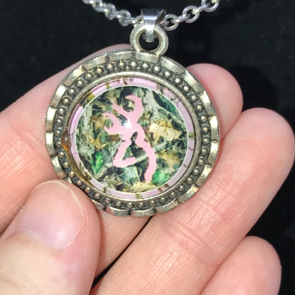 20 1/2" Pink and Mossy Oak Browning Cable Chain Necklace